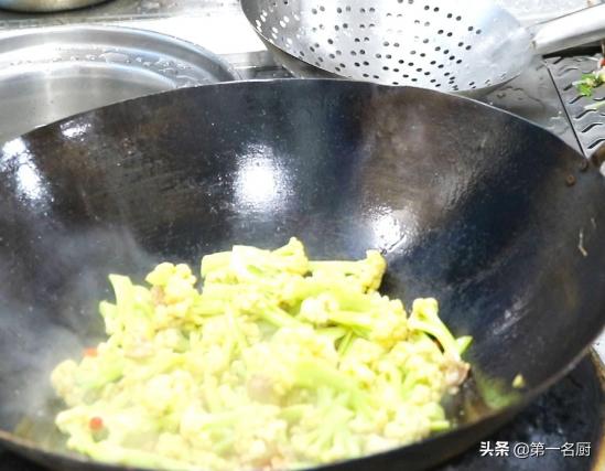 大厨教你：菜花炒肉的做法所需食材步骤