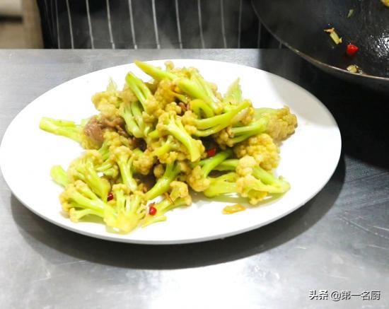 大厨教你：菜花炒肉的做法所需食材步骤