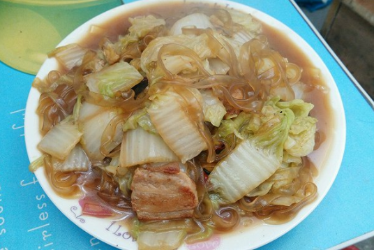 白菜炒五花肉的家常做法是怎么样的呢？