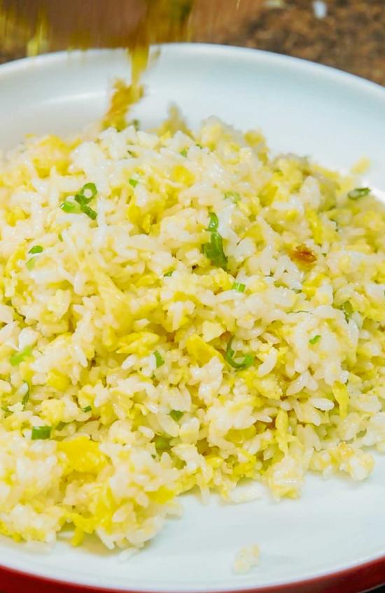 蛋炒饭简单做法全过程（色香味俱全）