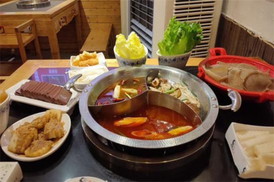 开一家龙洲湾老火锅加盟店能赚多少钱？