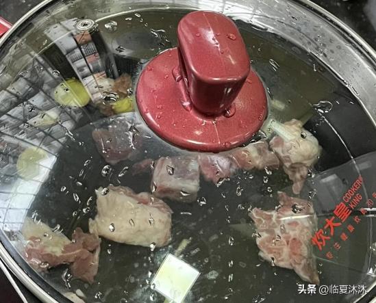 淮山玉米红萝卜雪梨排骨汤的做法