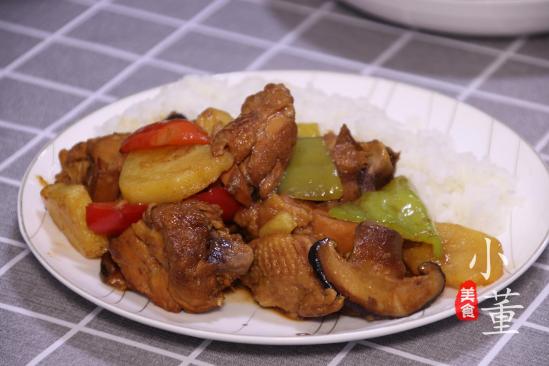 关于黄焖鸡块的做法所需食材步骤（教你家常做法）