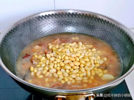 黄豆排骨的做法所需食材步骤（好吃到添盘）