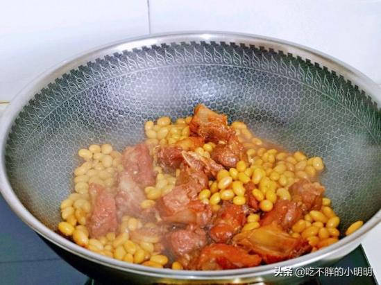 黄豆排骨的做法所需食材步骤（好吃到添盘）