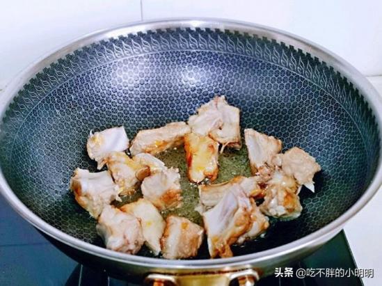 黄豆排骨的做法所需食材步骤（好吃到添盘）