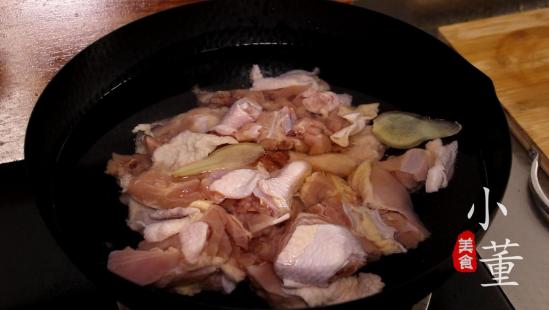 关于黄焖鸡块的做法所需食材步骤（教你家常做法）