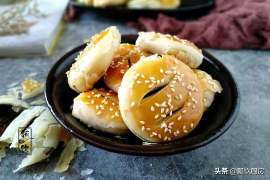 老婆饼怎么做又软又酥蛋黄酥怎么做呢 ？