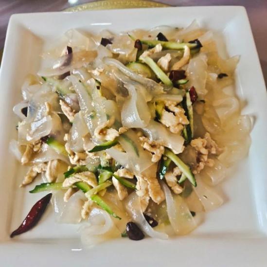 关于鸡丝拉皮的做法所需食材步骤
