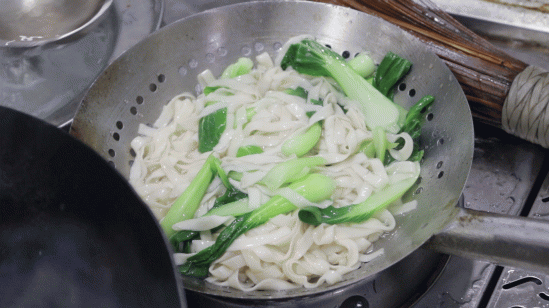 如何做出美味的油泼面？