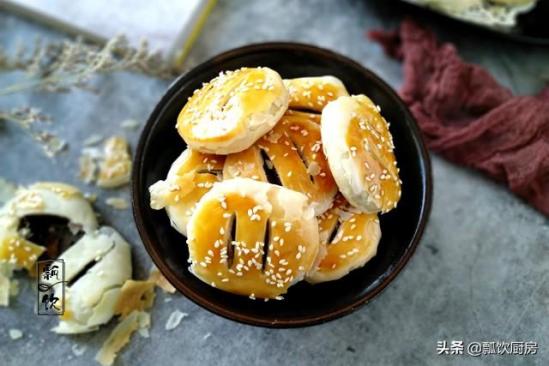 老婆饼怎么做又软又酥蛋黄酥怎么做呢 ？
