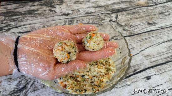 关于紫菜饭团的做法所需食材步骤
