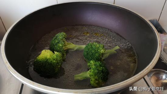 关于紫菜饭团的做法所需食材步骤