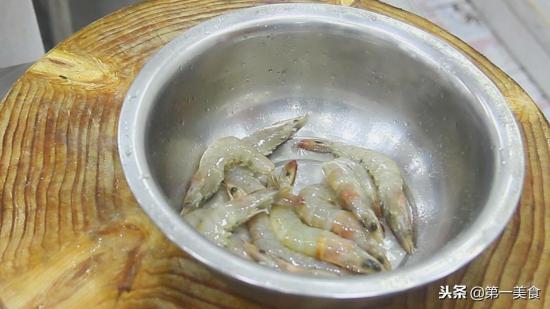 如何做出美味的炒虾？