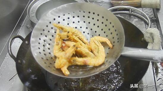 如何做出美味的炒虾？