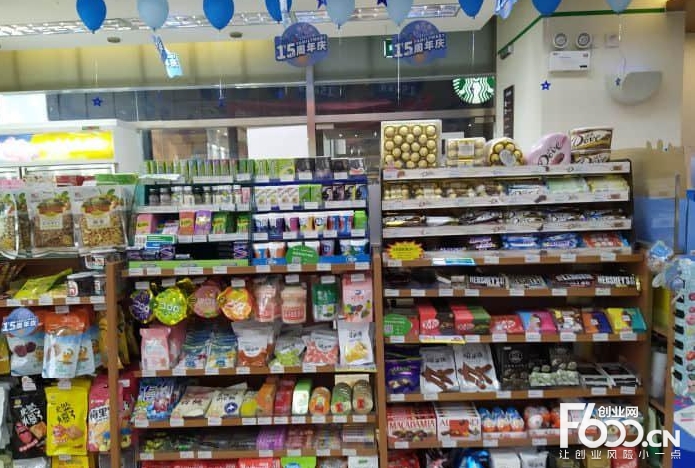 开施小柒零食加盟店一年能赚多少钱？
