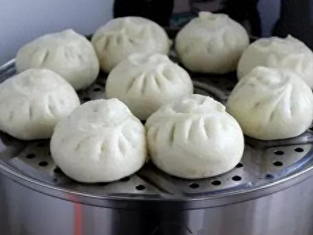 小笼包蒸多长时间最合适？掌控好时间是关键，出锅后蓬松暄软不塌陷