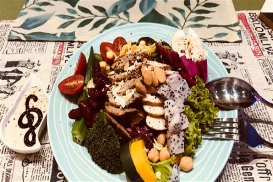 禾苞轻食加盟