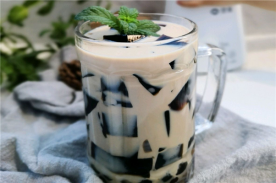 九座烧仙草奶茶加盟